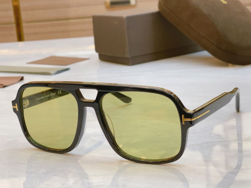 TOM FORD